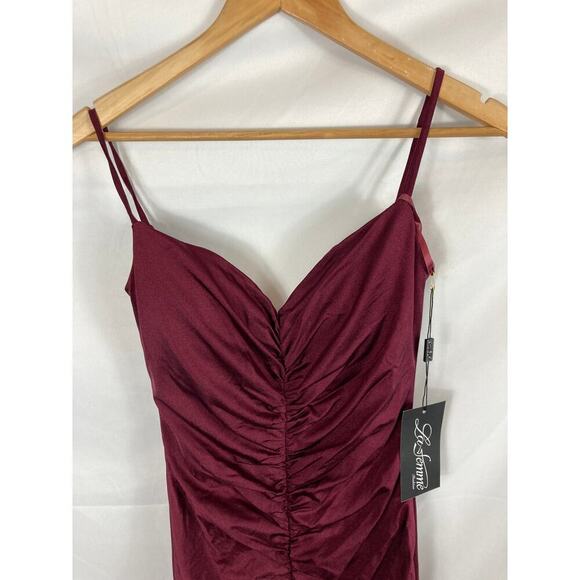 NWT La Femme Ruched Mini Dress in Dark Berry size 2 - Picture 3 of 7